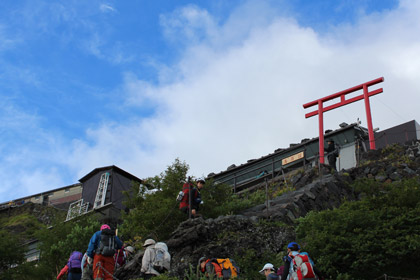 日本最高峰・富士山に登ろう！ ―富士山登山装備ガイド―｜モンベル